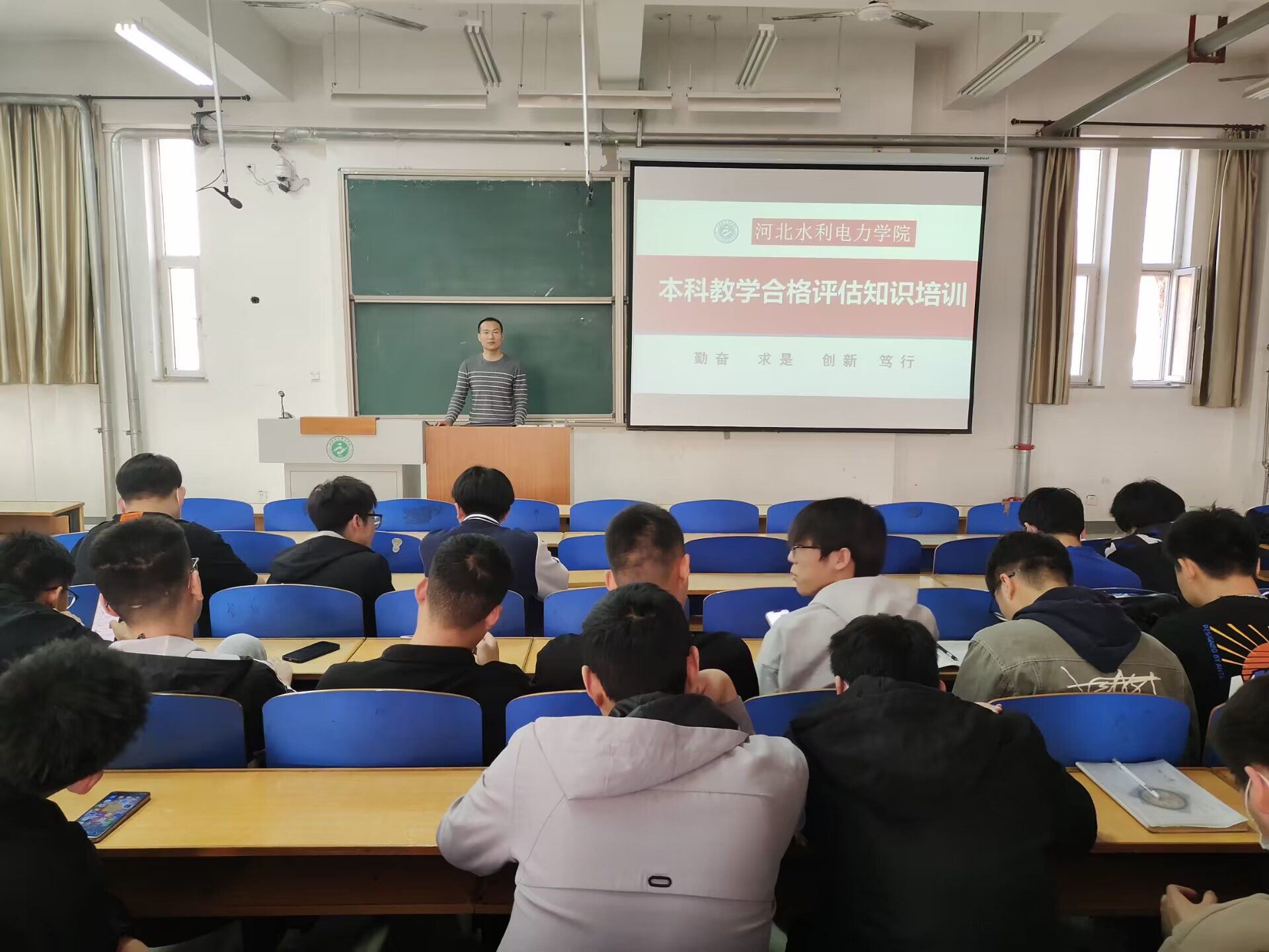 图1杨书记.jpg 雷电竞官网